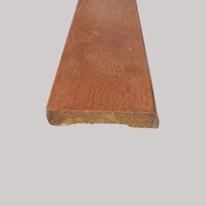 PLINTHE MERANTI VERNIE 70mm 2M15